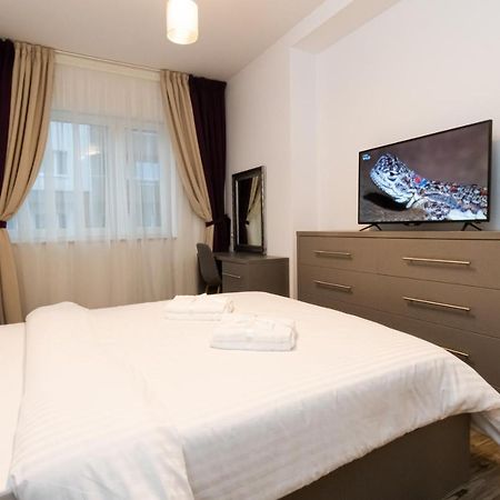 Yan Apartment - Near Mall & Free Private Parking Brasov Bagian luar foto