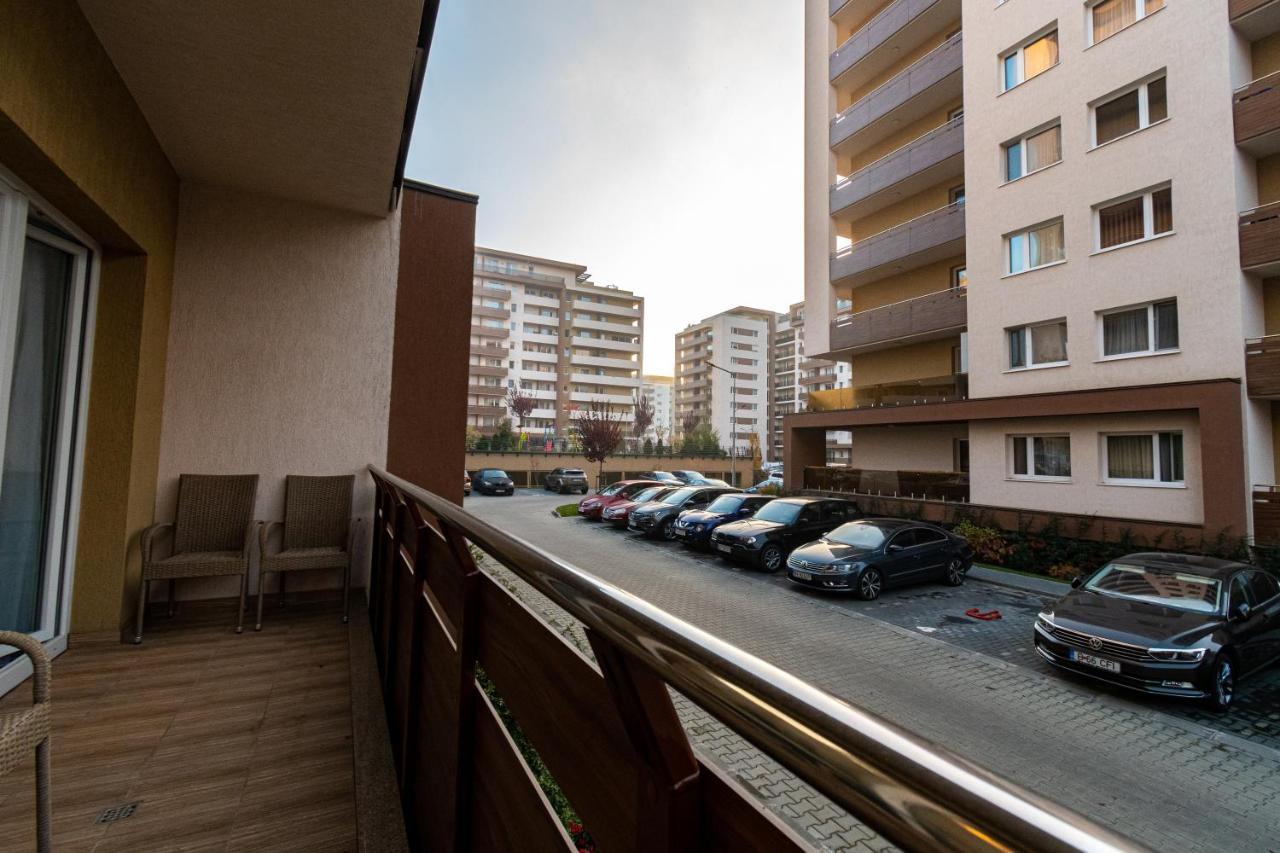 Yan Apartment - Near Mall & Free Private Parking Brasov Bagian luar foto