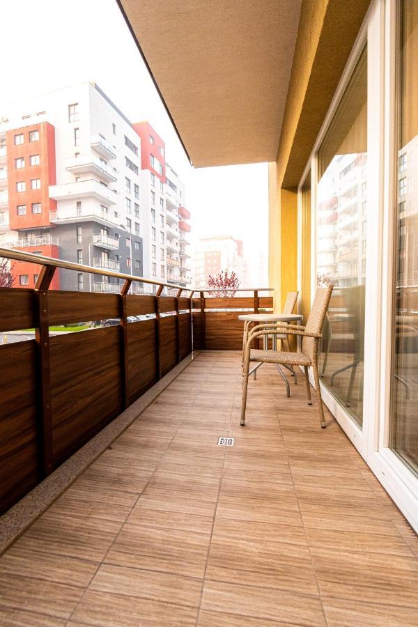 Yan Apartment - Near Mall & Free Private Parking Brasov Bagian luar foto